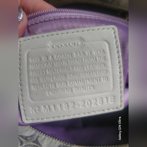 COACH PENELOPE SLVER SIGNATURE TOTE PATENT LEATHER 20261E WHITE PURPLE LINING - Picture 7 of 7